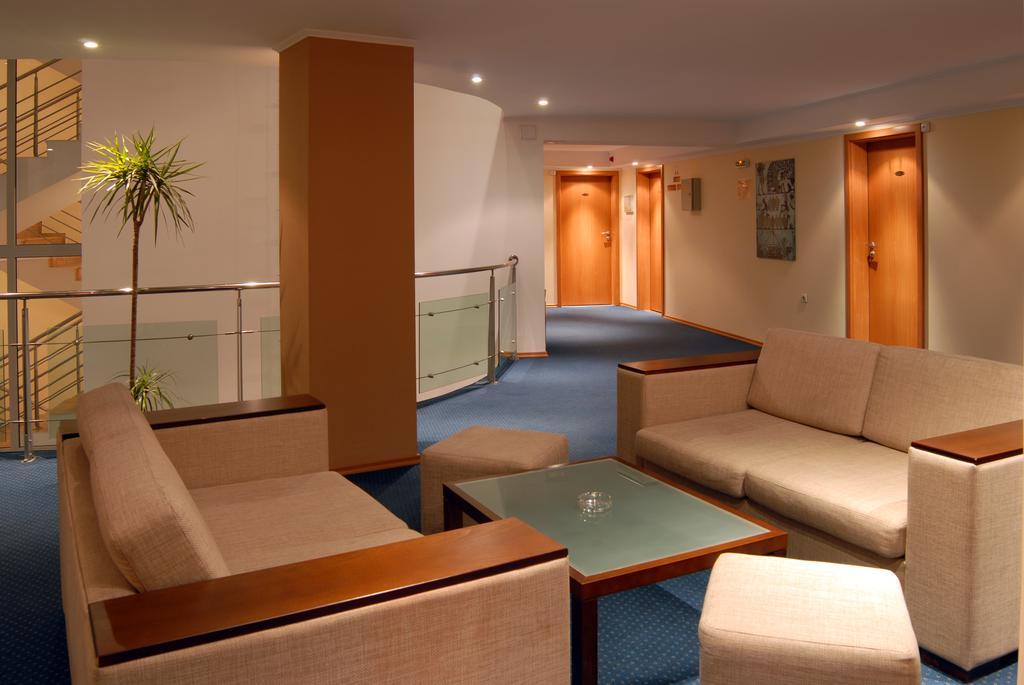 Hotel Luxor Burgas Stad Buitenkant foto