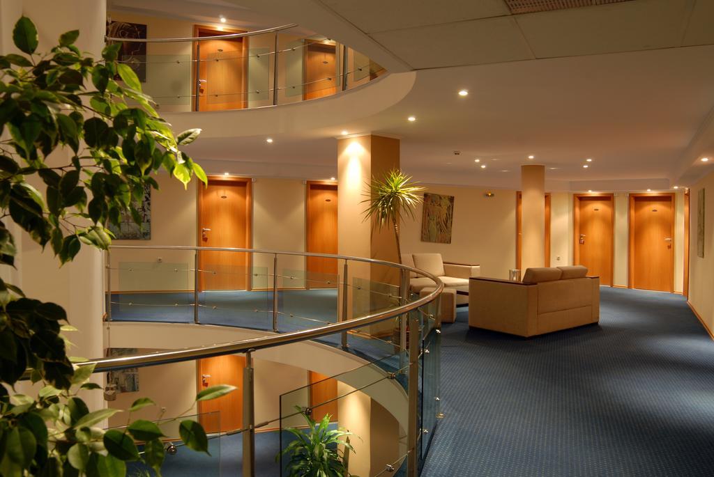 Hotel Luxor Burgas Stad Buitenkant foto