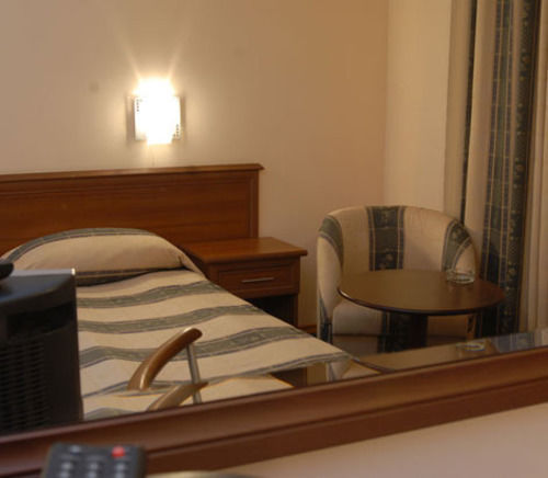 Hotel Luxor Burgas Stad Buitenkant foto